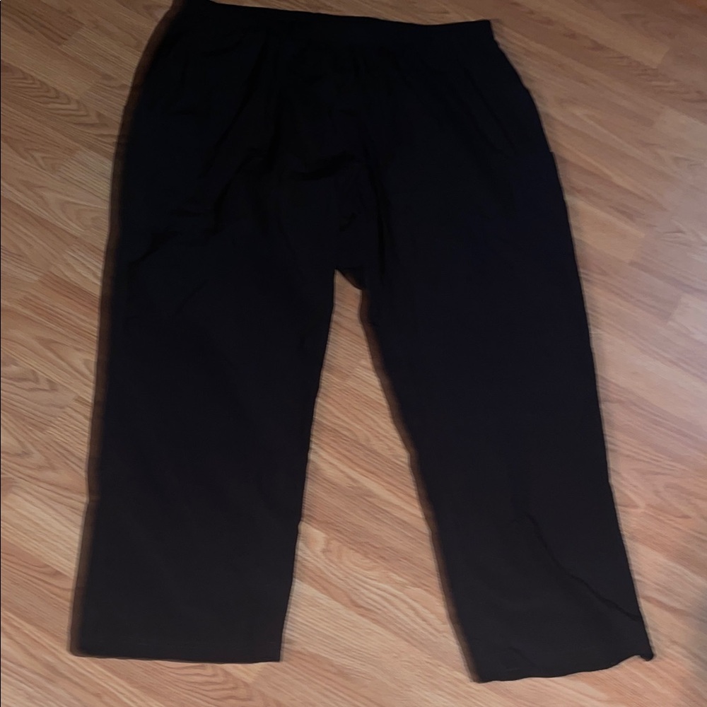 Women scrub set pants and blouse, blouse and pants has pockets.. best offer